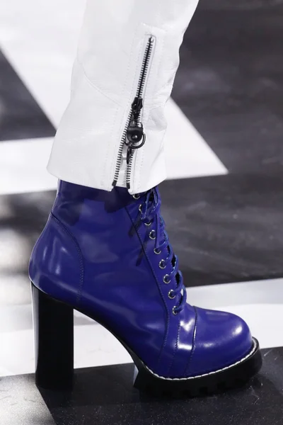 Look 25
